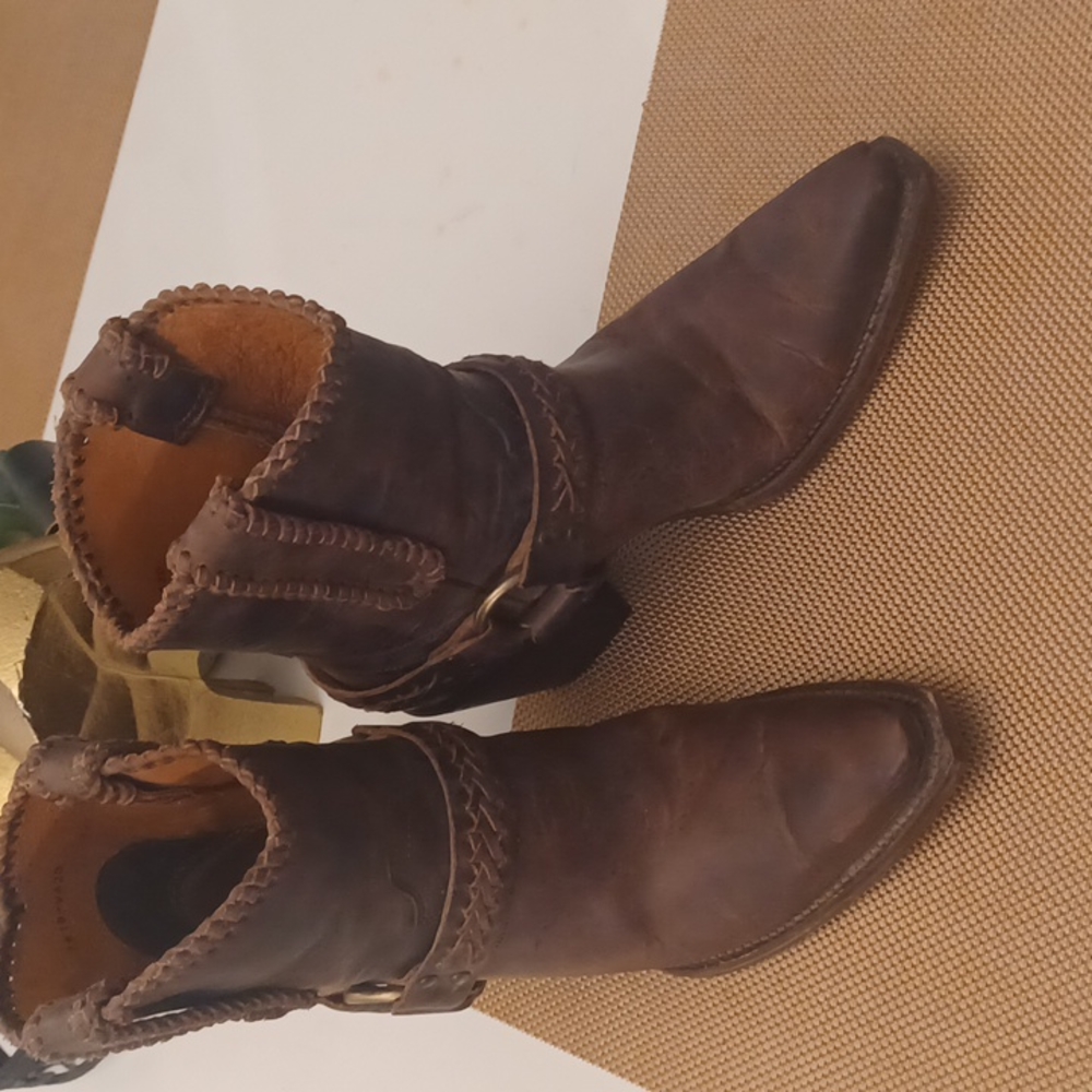 Boots cute size 61/2 used only 2 times
